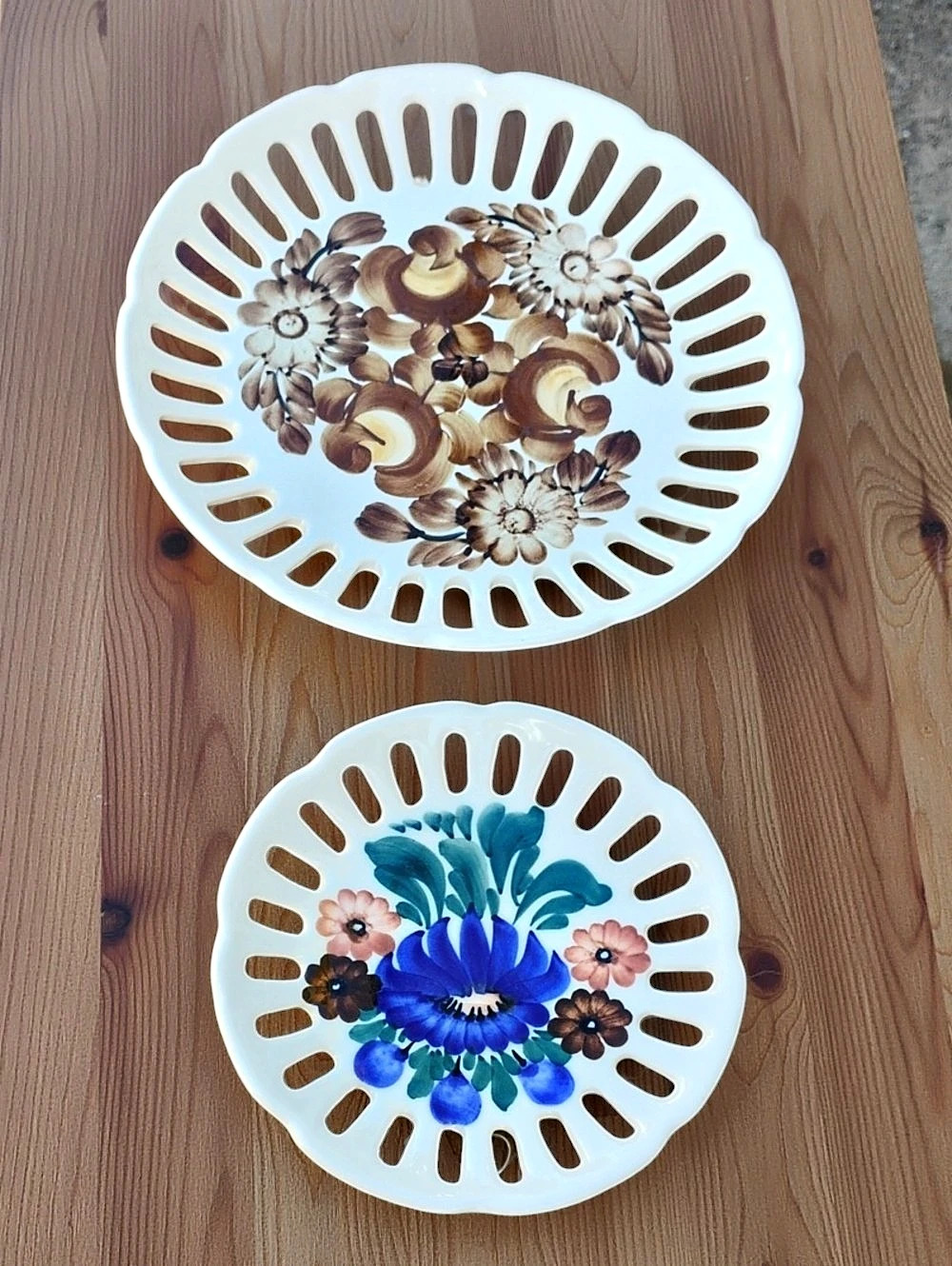 Floral Hanging Plates Hand Painted Made In Poland Plates